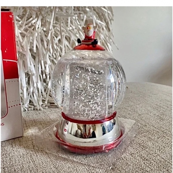 🪞 NEW light up holiday santa glow decorative snow globe - Picture 2 of 6